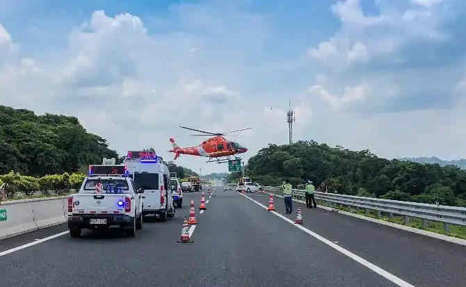 苍梧高速公路汽车救援案例